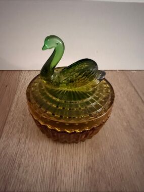 Vintage Jeanette Swan Glass dish